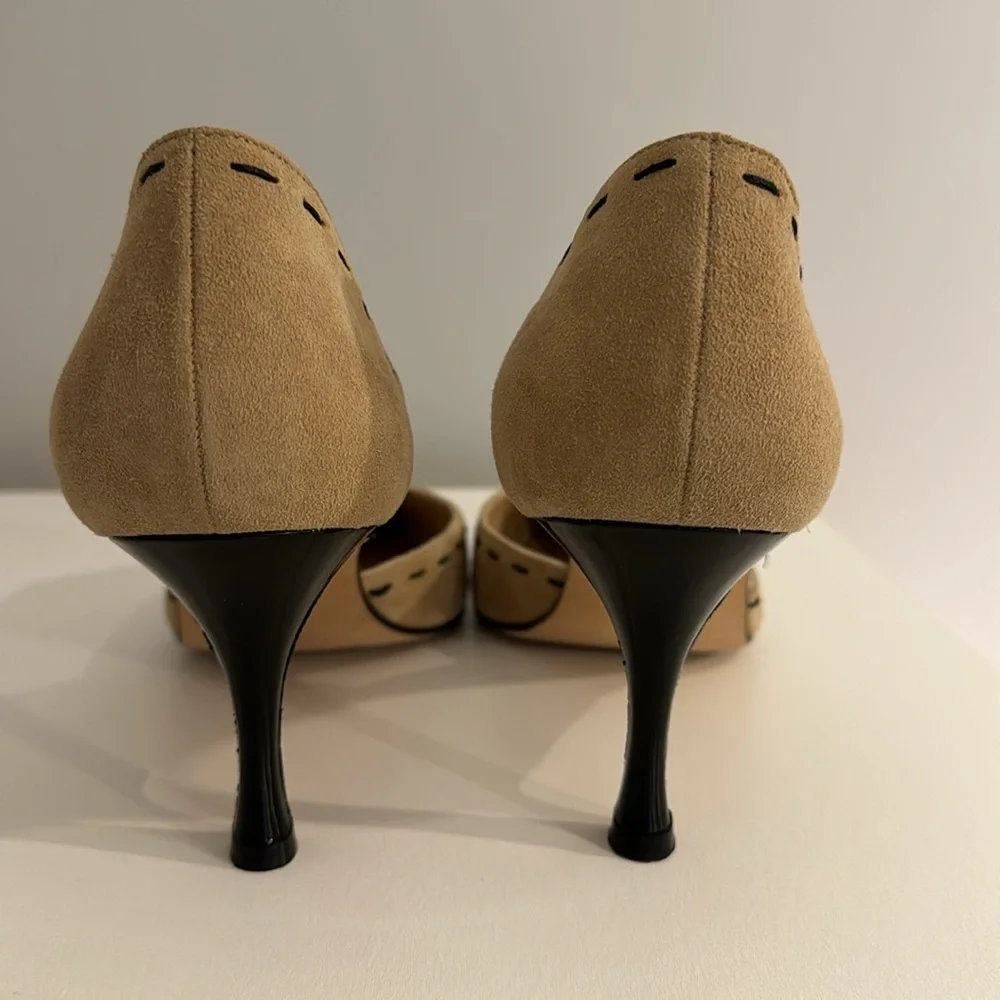 Manolo Blahnik Tan Suede Black Patent Leather Stitching 39.5 EU / 9 US